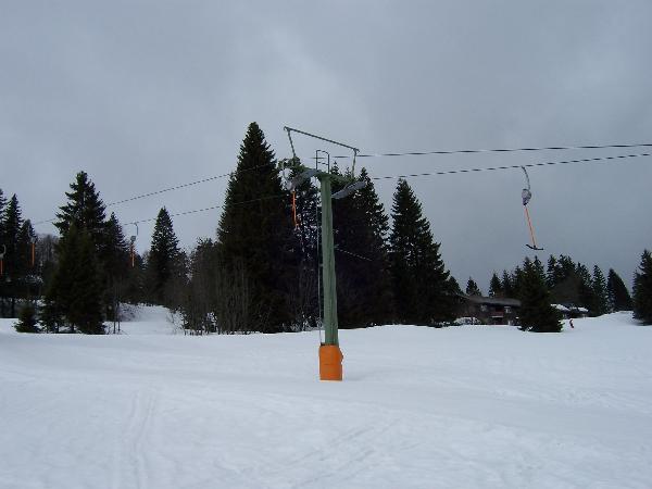 Sttze eines Rhrs Skilift.
Mit Ausnahme des Sttzen Joches ist die Sttze mit einer von PHB identisch.